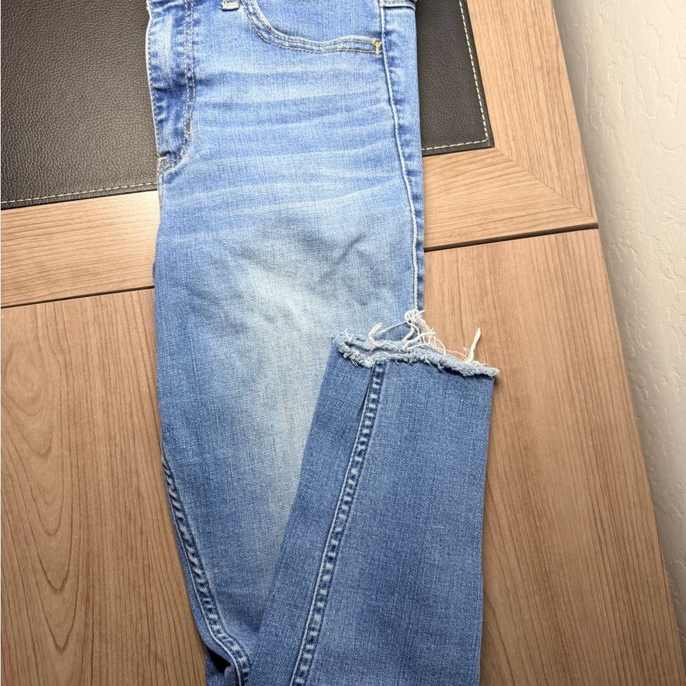 Hollister High Rise Super Skinny Shape Love Ankle Crop Jeans - 5R (27” Waist)